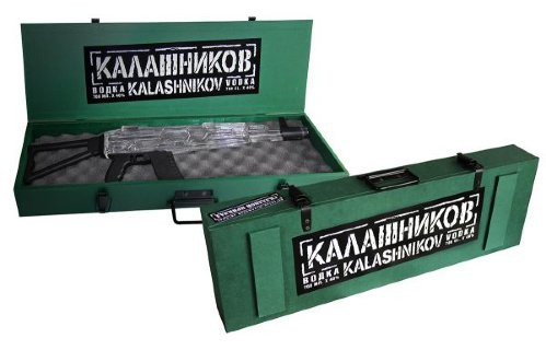 Штоф автомат Калашикова АК 47 0.75 в деревянном боксе